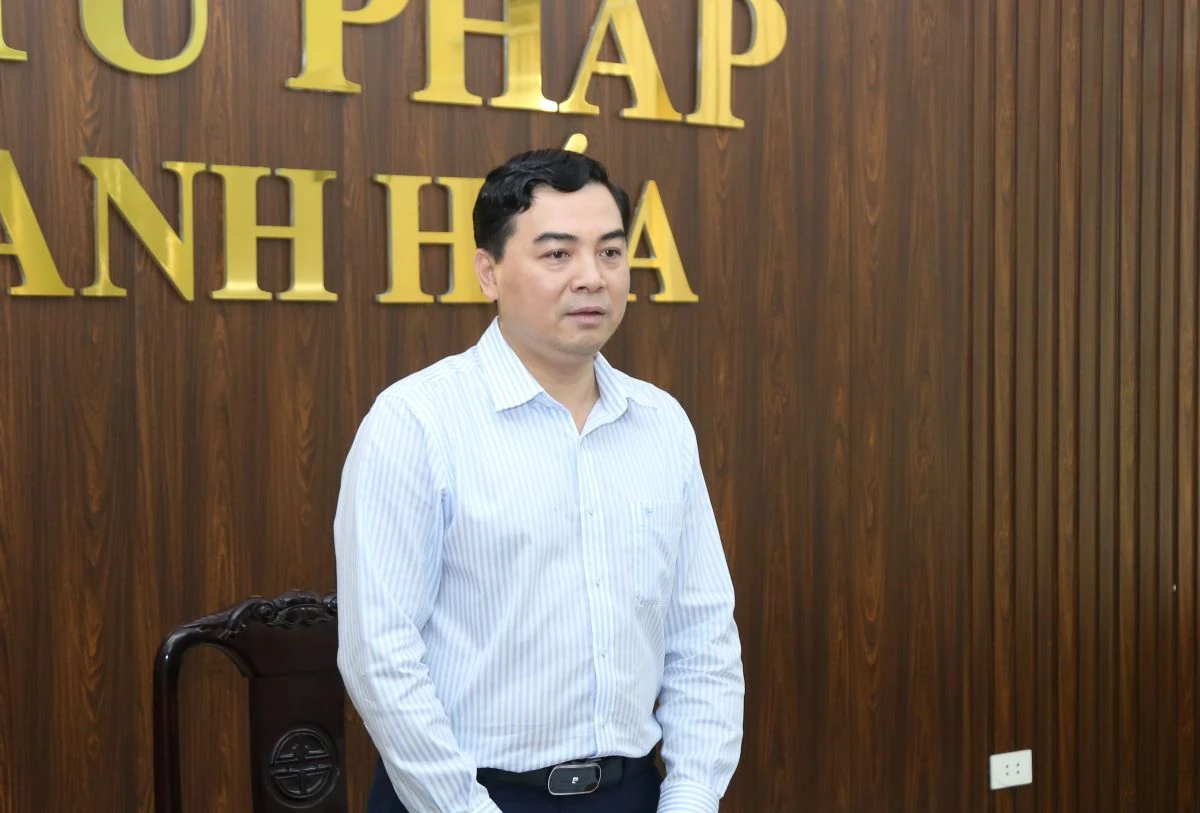 Chủ tịch UBND tỉnh Nguyễn Hoài Anh làm việc với Sở Tư pháp