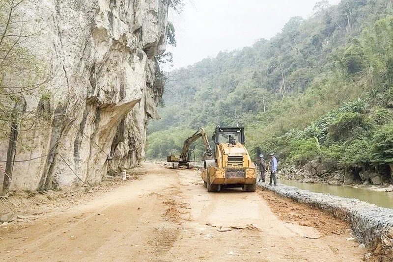 Đẩy nhanh tiến độ khắc phục các điểm sạt lở