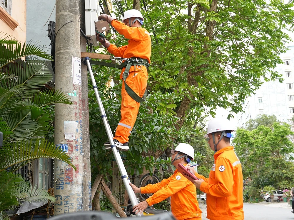 Linh hoạt trong điều hành phụ tải và tăng cường các giải pháp tiết kiệm điện mùa nắng nóng