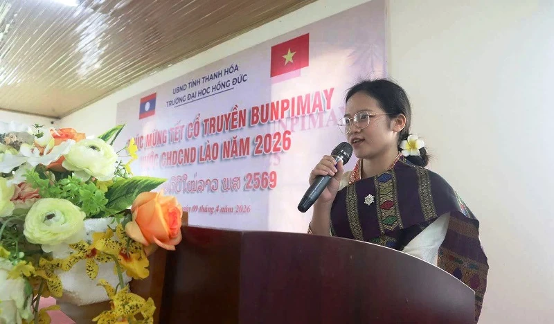 Lưu học sinh Lào đón Tết cổ truyền Bunpimay tại Trường ĐH Hồng Đức