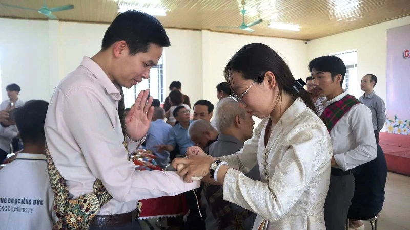 Lưu học sinh Lào đón Tết cổ truyền Bunpimay tại Trường ĐH Hồng Đức