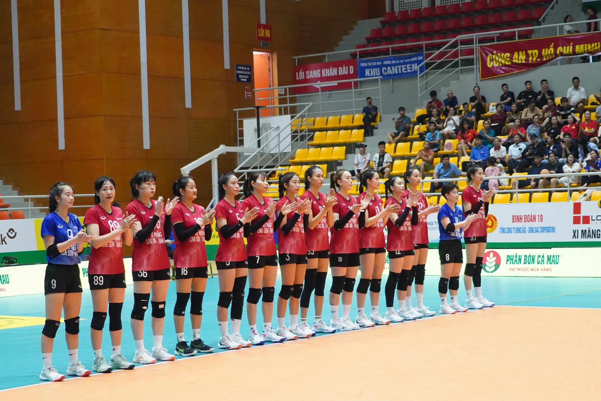 Đội bóng chuyền nữ XMLS Thanh Hóa giành chiến thắng ấn tượng trước NHCT Vietinbank