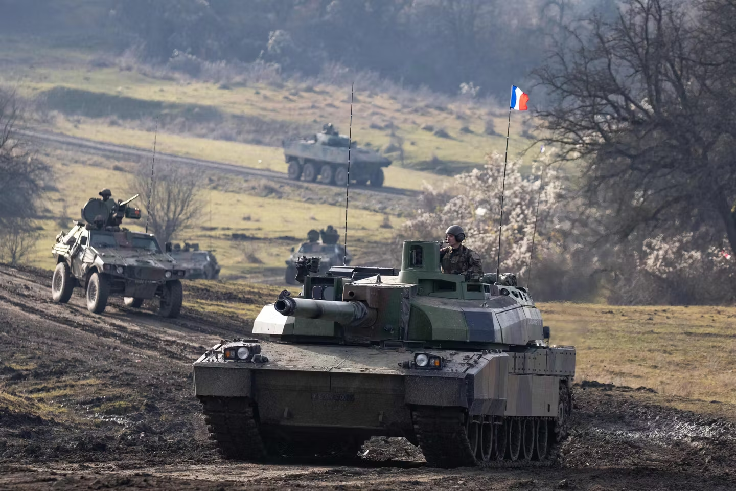 Pháp đẩy mạnh hiện diện quân sự tại sườn Đông NATO