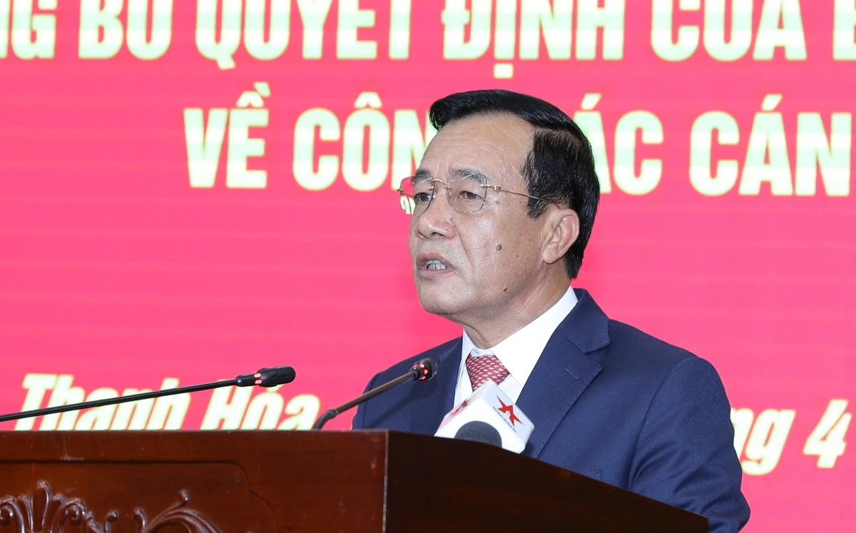 Hình ảnh tại hội nghị công bố quyết định của Bộ Chính trị điều động Thượng tướng Lê Đức Thái giữ chức Bí thư Tỉnh ủy Thanh Hóa