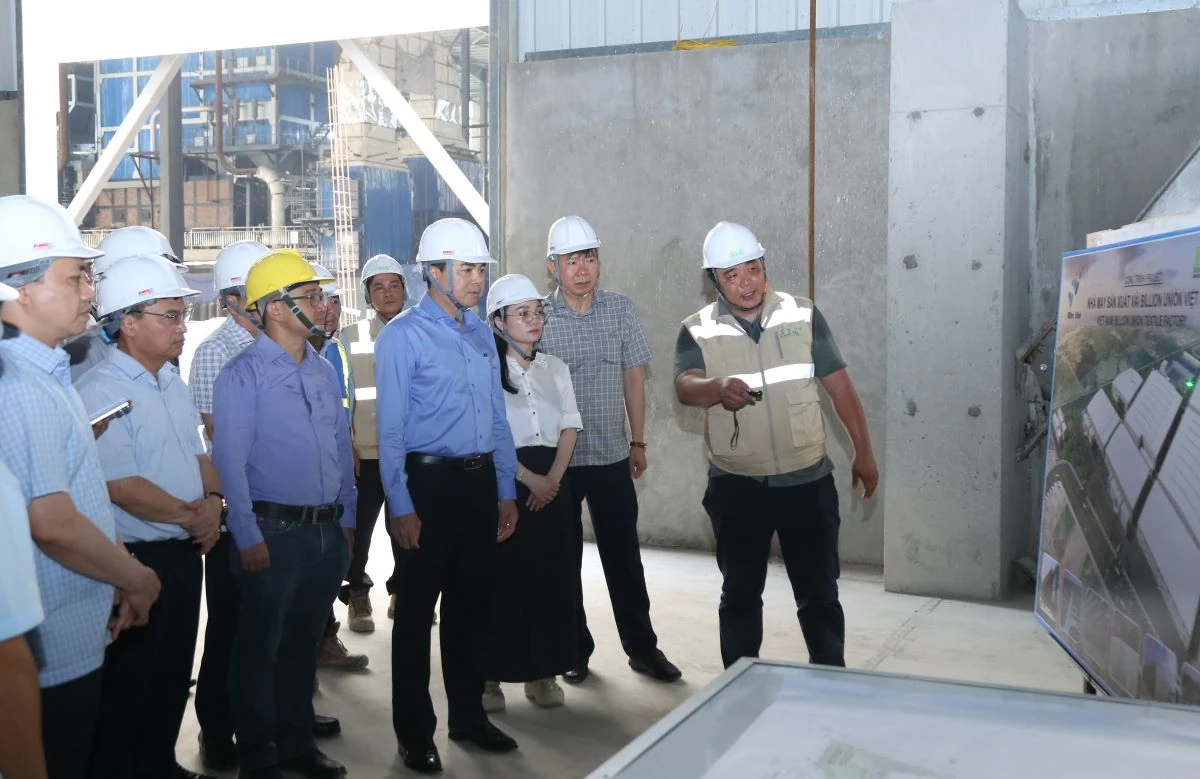 Chủ tịch UBND tỉnh Nguyễn Hoài Anh kiểm tra tiến độ và chỉ đạo tháo gỡ khó khăn, vướng mắc các dự án trọng điểm tại Khu Kinh tế Nghi Sơn