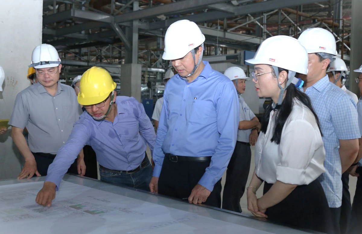 Chủ tịch UBND tỉnh Nguyễn Hoài Anh kiểm tra tiến độ và chỉ đạo tháo gỡ khó khăn, vướng mắc các dự án trọng điểm tại Khu Kinh tế Nghi Sơn