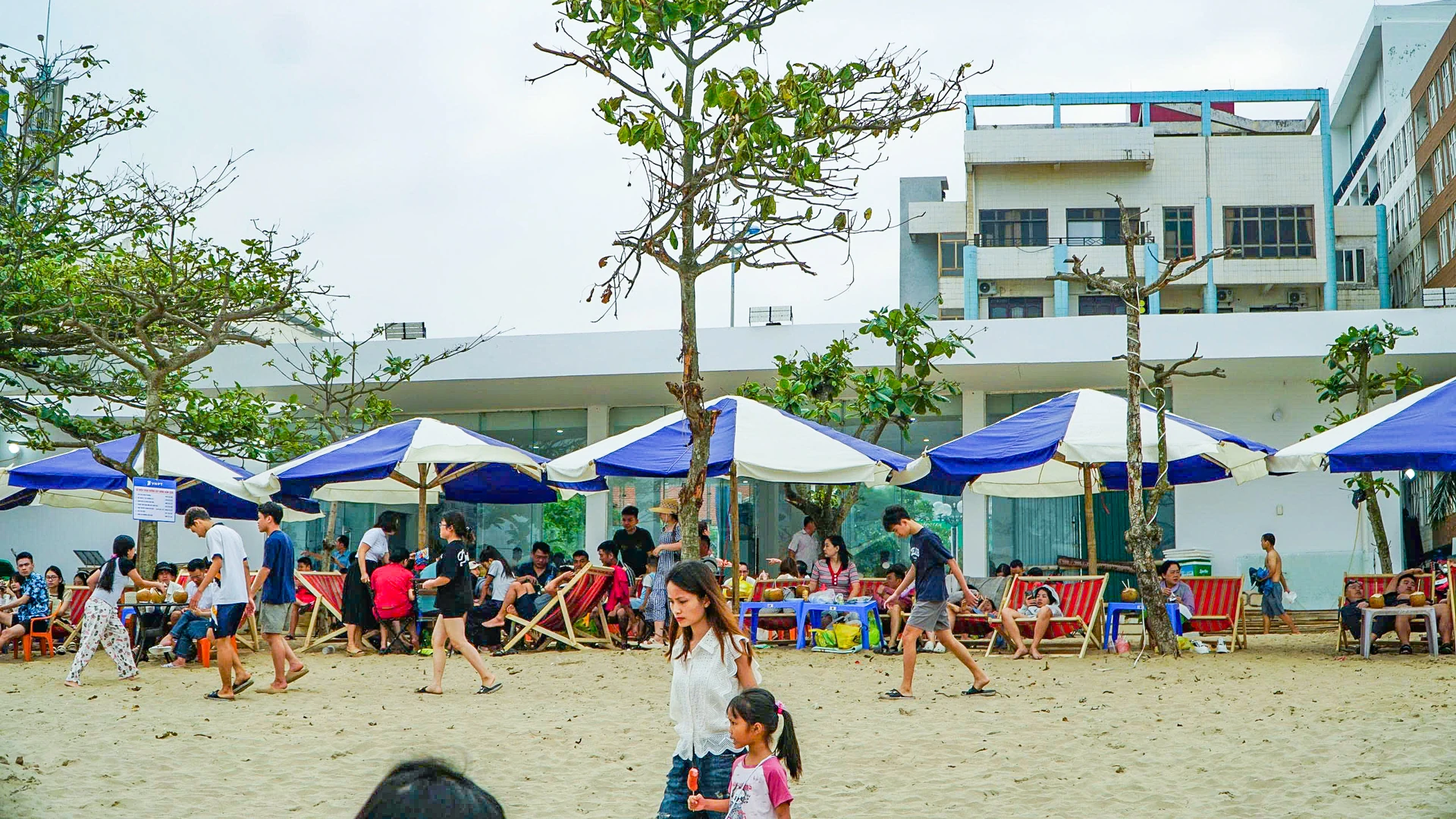 Biển Sầm Sơn, Hải Tiến “bùng nổ” du khách dịp lễ 30/4 - 1/5