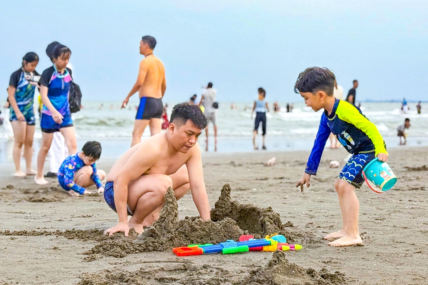 Biển Sầm Sơn, Hải Tiến “bùng nổ” du khách dịp lễ 30/4 - 1/5