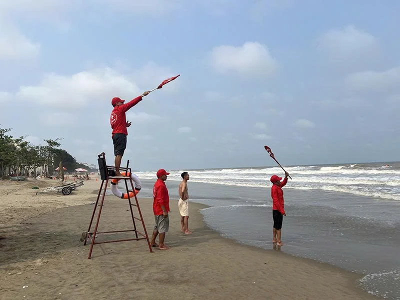 Bảo đảm an toàn tắm biển