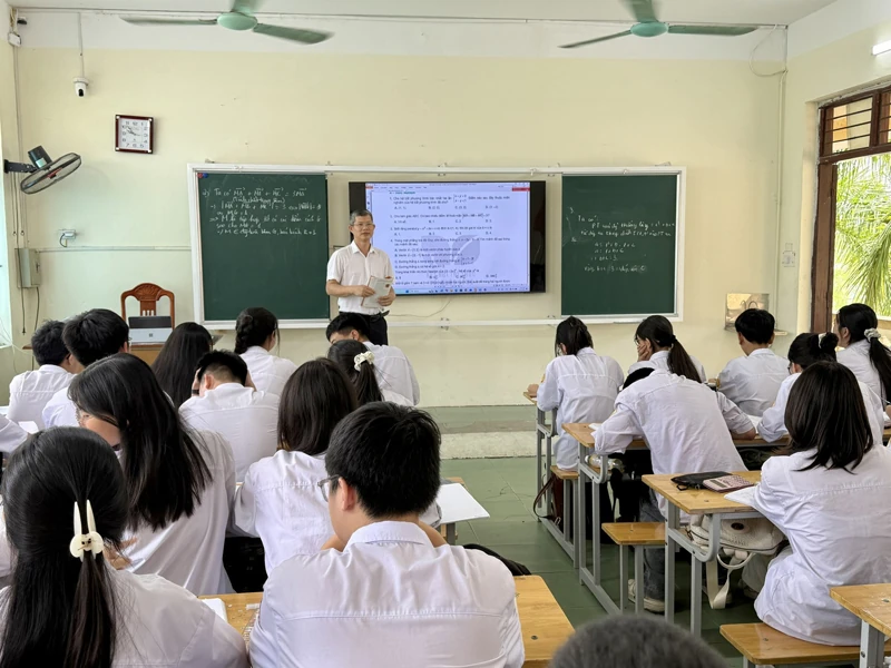 Học và làm theo Bác ở Trường THPT Đông Sơn 1