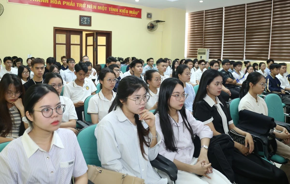 Góp phần thúc đẩy sự phát triển của Toán học và giáo dục Toán học trong bối cảnh mới