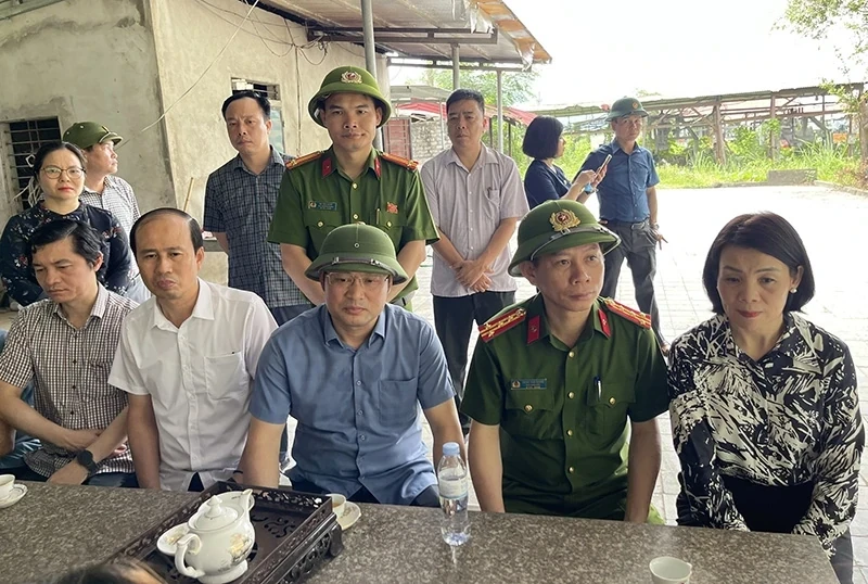 Chạy đua với thời gian tìm kiếm nạn nhân trong vụ sạt lở đá ở xã Cẩm Tú