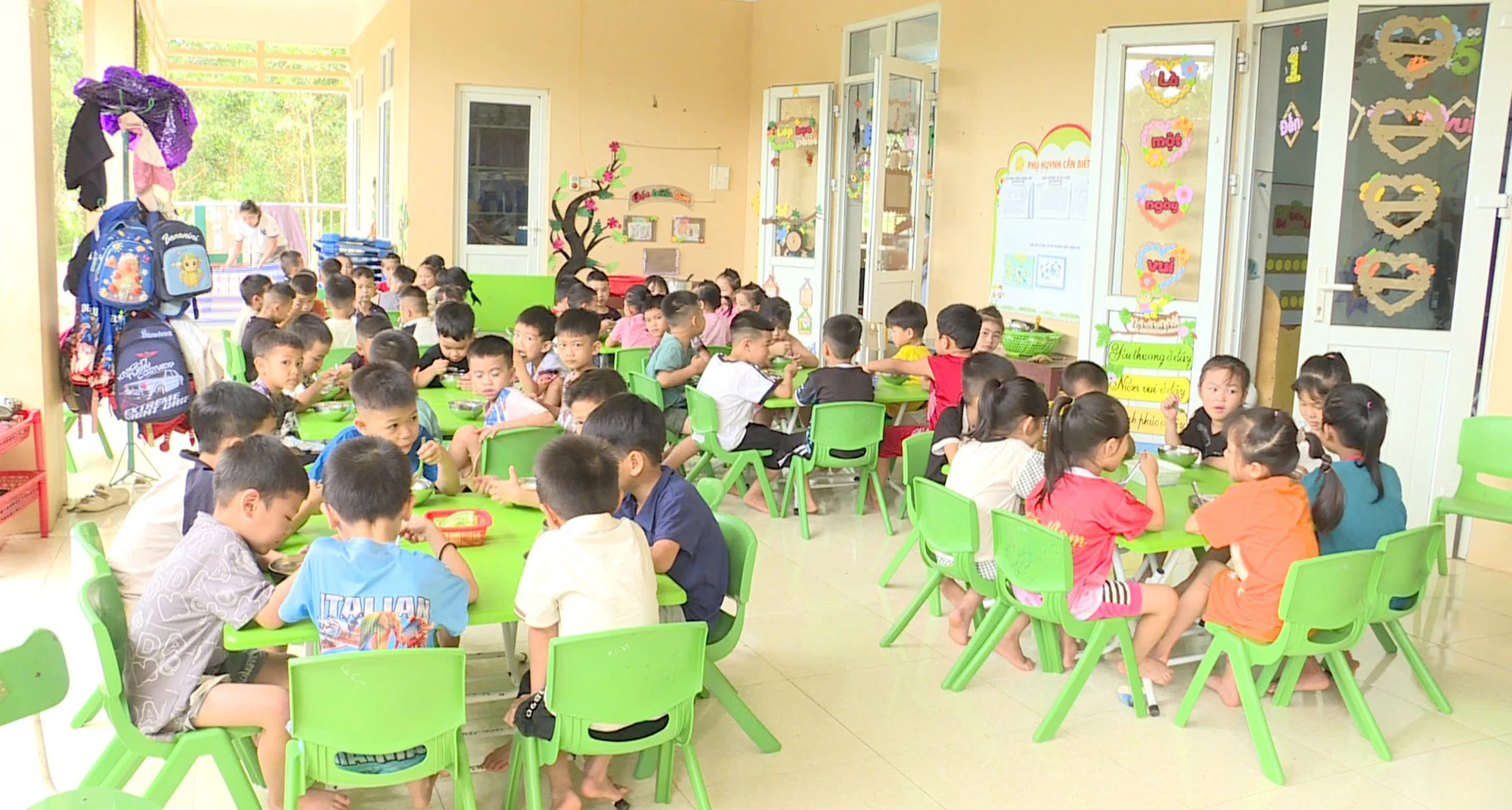 Khẩn trương chi trả tiền hỗ trợ học sinh theo Nghị định 66