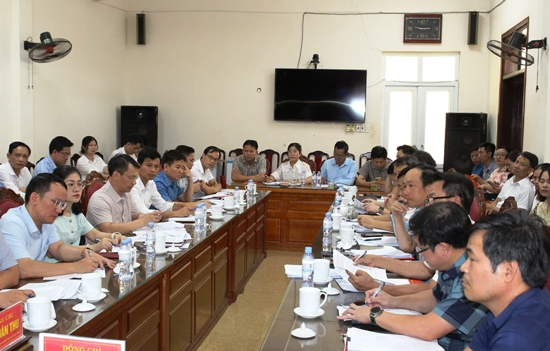 Đoàn kiểm tra của Ban Thường vụ Tỉnh ủy làm việc với 5 xã