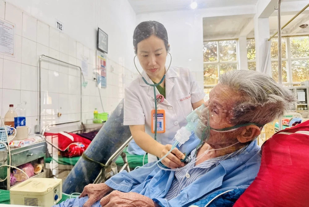 Triển khai đồng bộ các giải pháp chống nóng, bảo đảm môi trường khám, chữa bệnh an toàn, thuận lợi