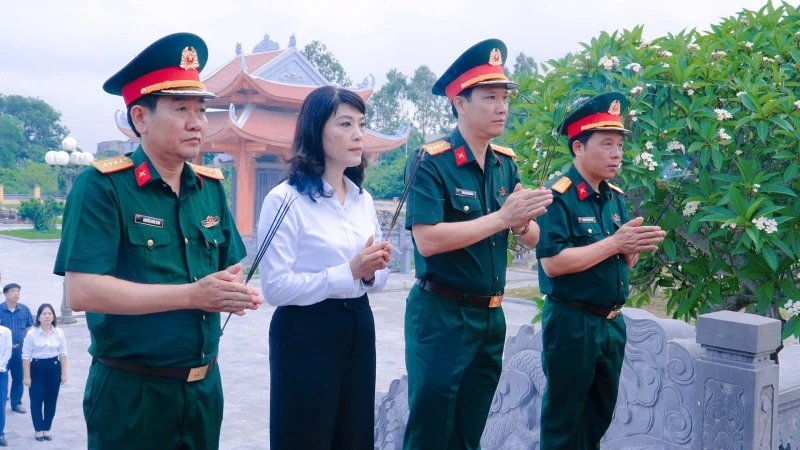 Lấy mẫu, bàn giao hài cốt liệt sĩ tại nghĩa trang liệt sĩ Quảng Xương