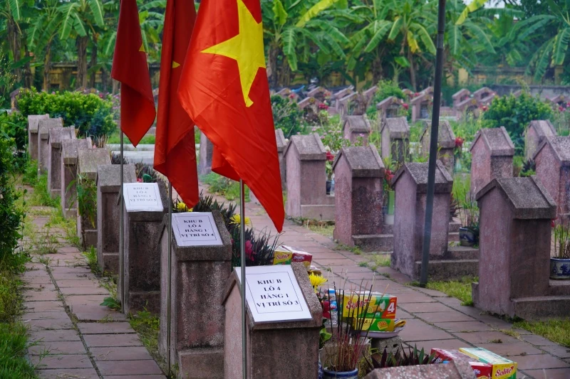 Lấy mẫu, bàn giao hài cốt liệt sĩ tại nghĩa trang liệt sĩ Quảng Xương