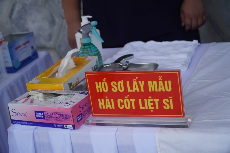 Lấy mẫu, bàn giao hài cốt liệt sĩ tại nghĩa trang liệt sĩ Quảng Xương