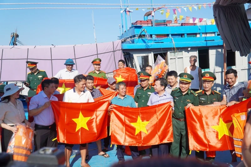 Tuổi trẻ với biển, đảo quê hương, phát động Chiến dịch Thanh niên tình nguyện hè