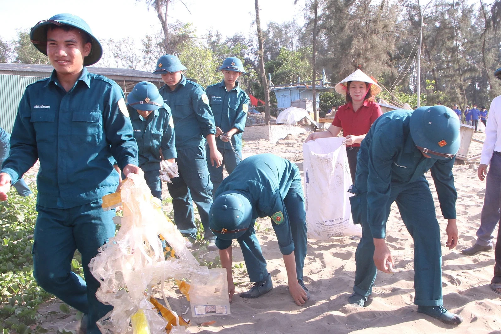 Xã Quảng Ninh phát động phong trào toàn dân bảo vệ môi trường