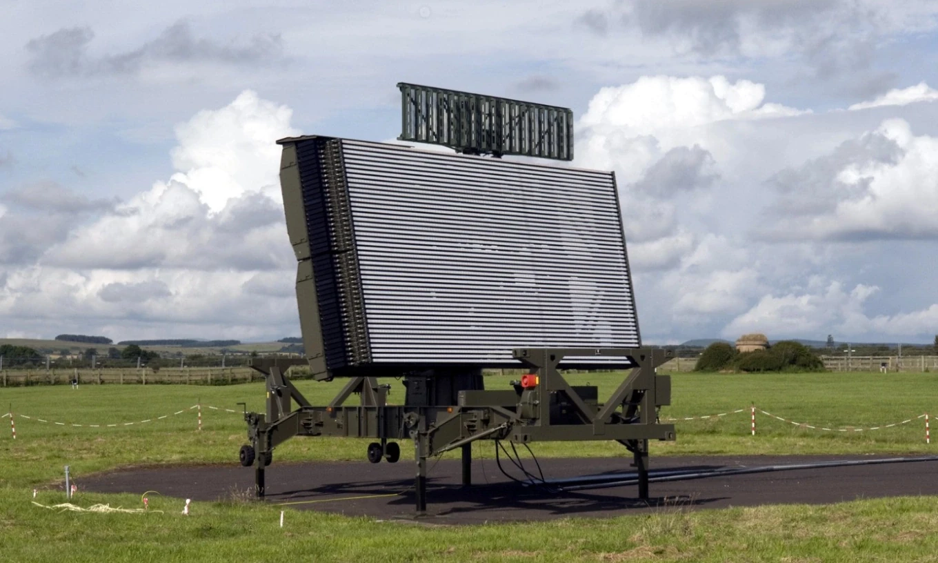 Iran tuyên bố đánh trúng radar tại Bahrain, Mỹ hạ UAV Iran trên eo biển Hormuz