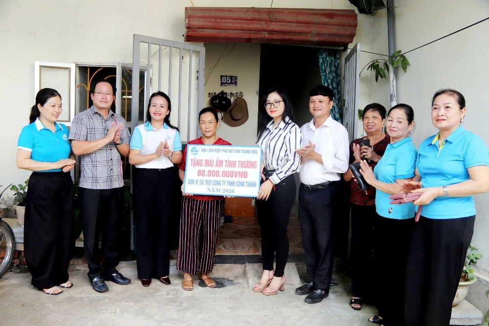 Hội LHPN tỉnh trao kinh phí hỗ trợ xây dựng “Mái ấm tình thương” tại xã Hậu Lộc
