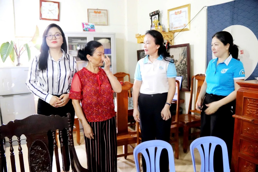 Hội LHPN tỉnh trao kinh phí hỗ trợ xây dựng “Mái ấm tình thương” tại xã Hậu Lộc