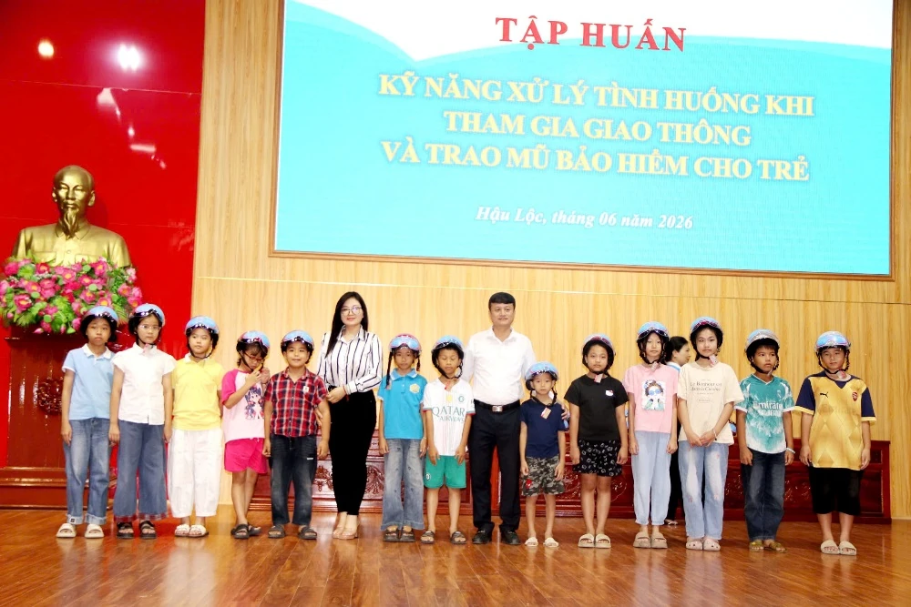 Hội LHPN tỉnh trao kinh phí hỗ trợ xây dựng “Mái ấm tình thương” tại xã Hậu Lộc