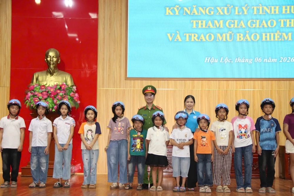 Hội LHPN tỉnh trao kinh phí hỗ trợ xây dựng “Mái ấm tình thương” tại xã Hậu Lộc