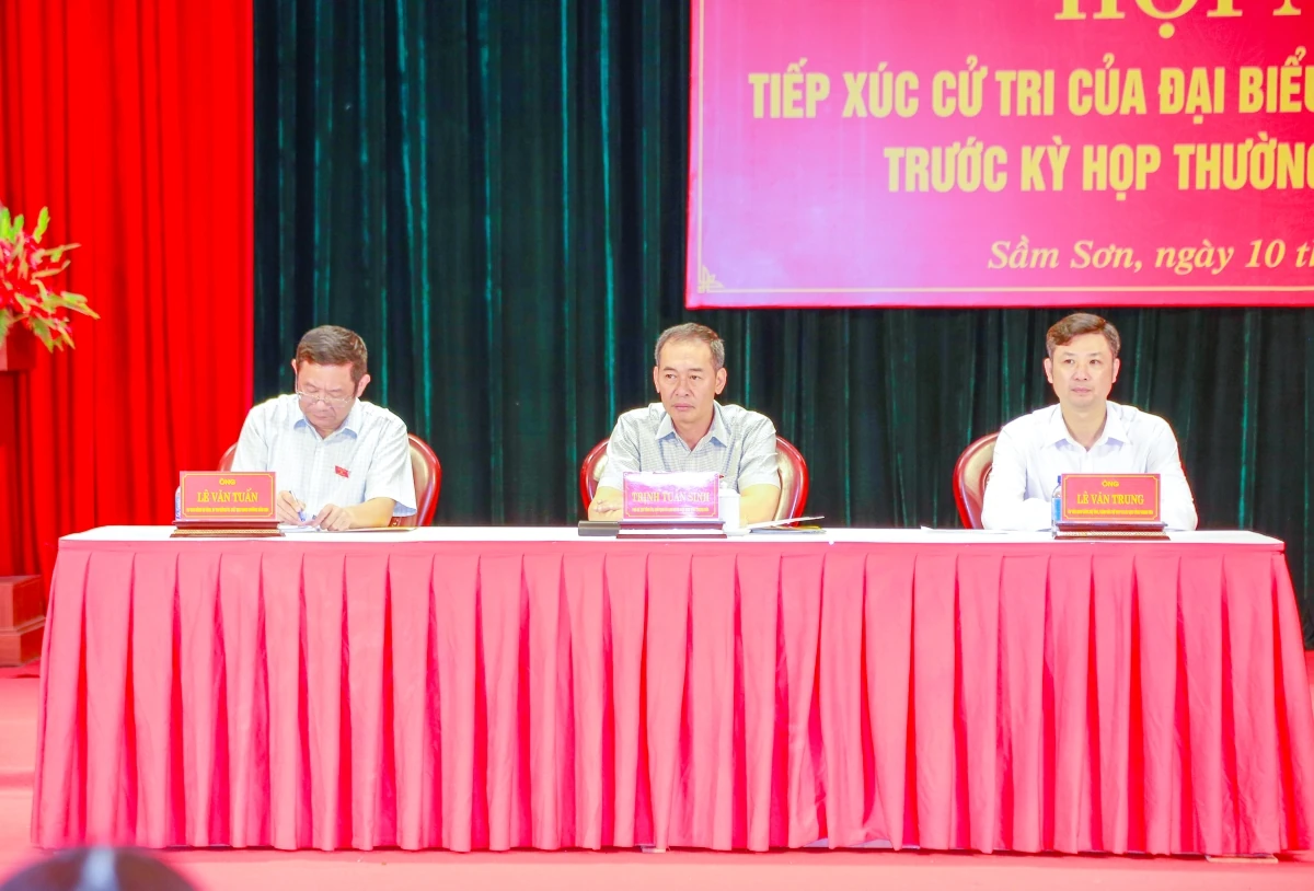 Phó Bí thư Tỉnh ủy Trịnh Tuấn Sinh tiếp xúc cử tri phường Sầm Sơn và Nam Sầm Sơn
