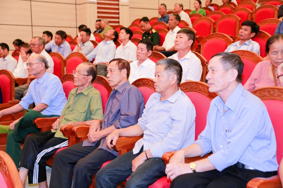 Phó Bí thư Tỉnh ủy Trịnh Tuấn Sinh tiếp xúc cử tri phường Sầm Sơn và Nam Sầm Sơn