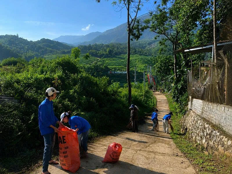 Giữ màu xanh dưới chân núi