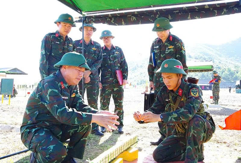 Vững vàng trên thao trường nắng lửa