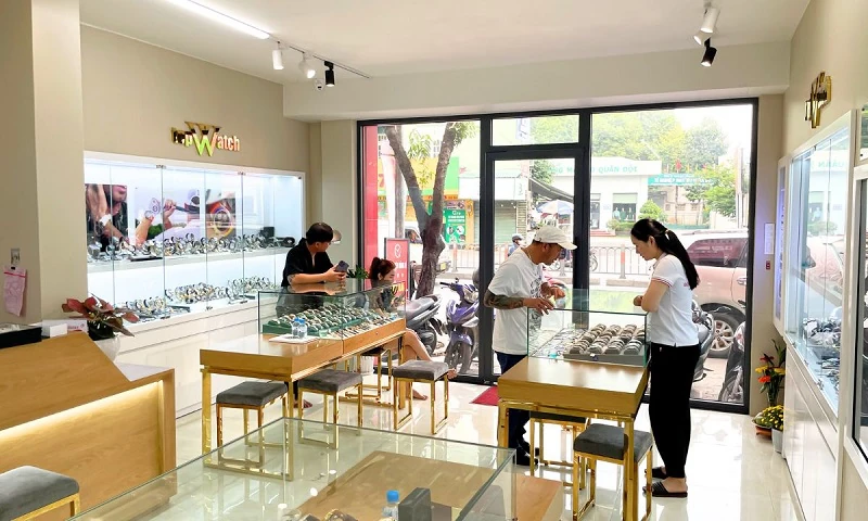 Địa chỉ mua đồng hồ Frederique Constant nam nữ uy tín tại TP HCM