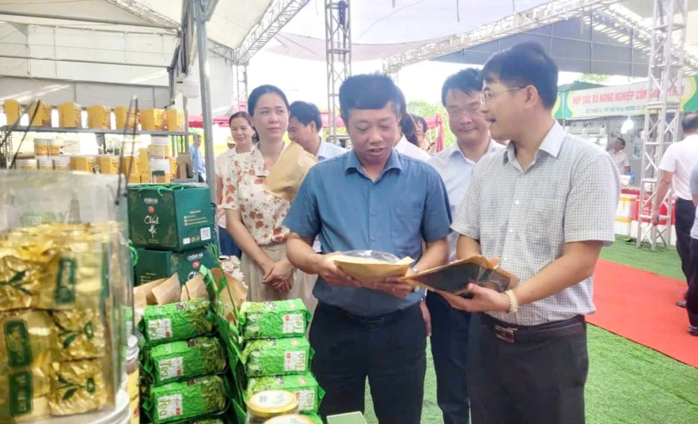 62 gian hàng tham gia phiên chợ nông sản, thực phẩm an toàn