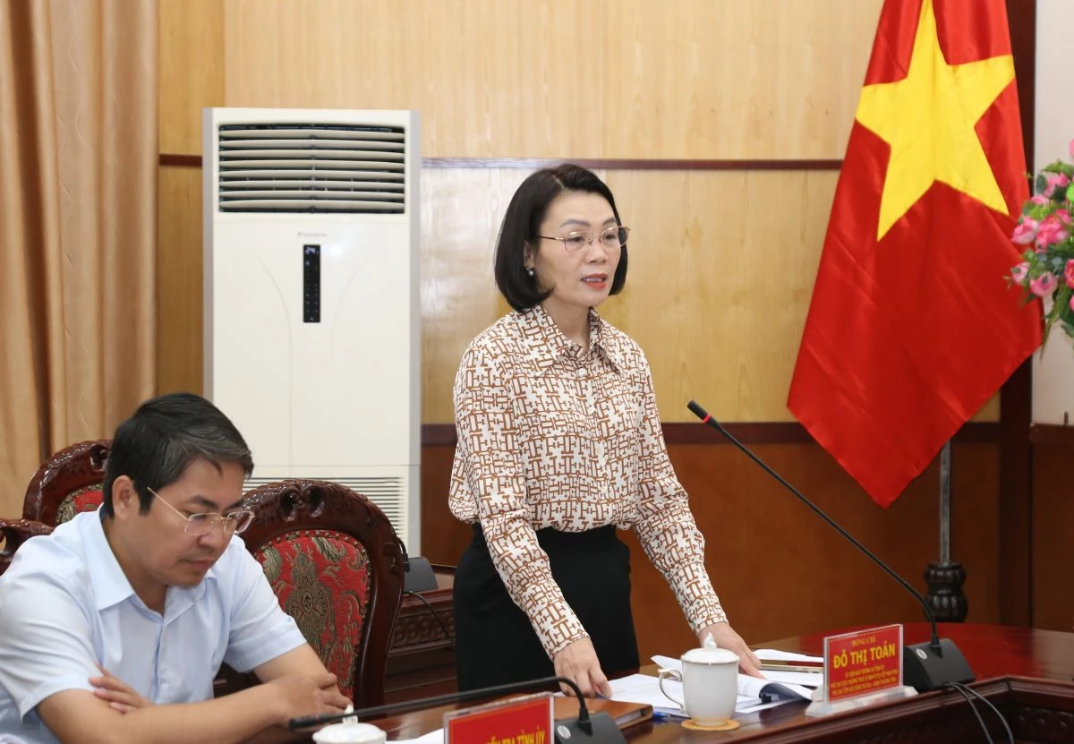 Xét chọn các tập thể, cá nhân có thành tích xuất sắc đề nghị khen thưởng