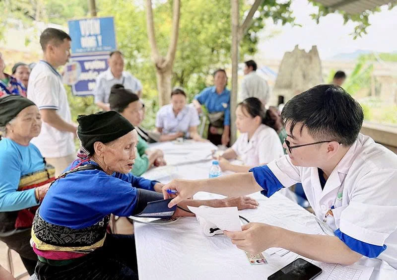 Chăm sóc sức khỏe cộng đồng - Nghĩa cử cao đẹp