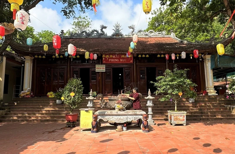 Về Phong Mục thăm đền Mẫu Thoải