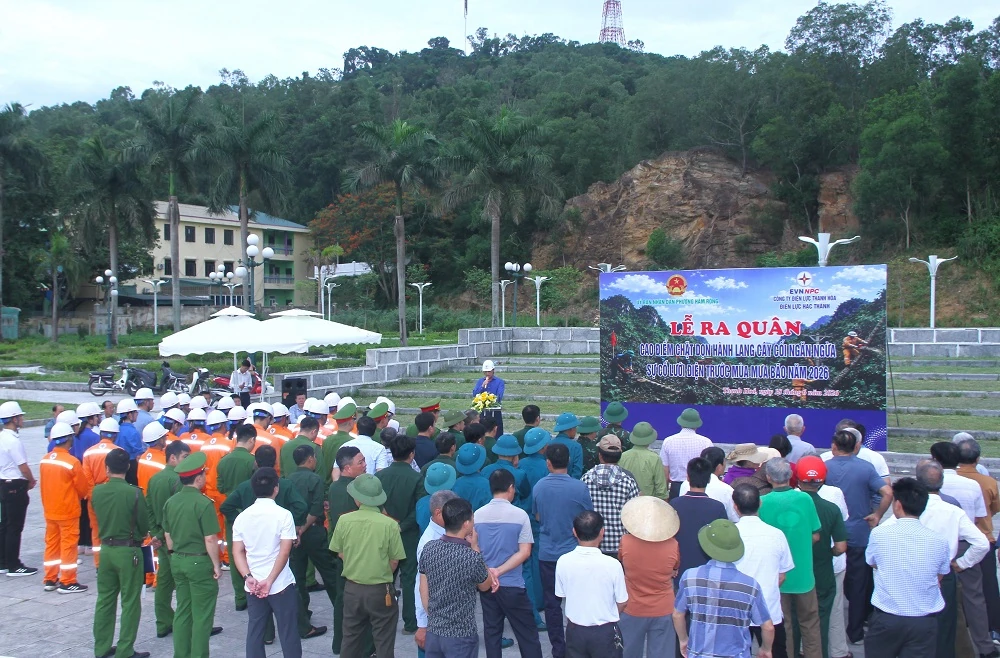 Phường Hàm Rồng ra quân giải phóng hành lang an toàn lưới điện