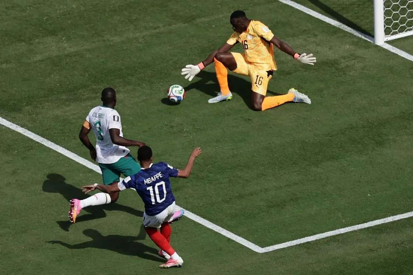Mbappe tỏa sáng trong ngày ra quân World Cup 2026; Tunisia bổ nhiệm cựu HLV Nam Định