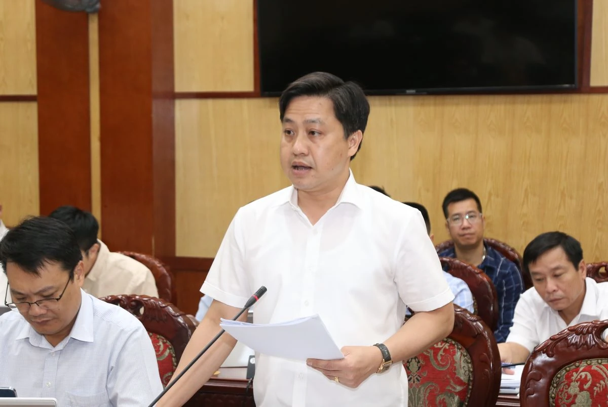 Thảo luận, cho ý kiến vào các tờ trình, nghị quyết, đề án phục vụ phát triển kinh tế - xã hội