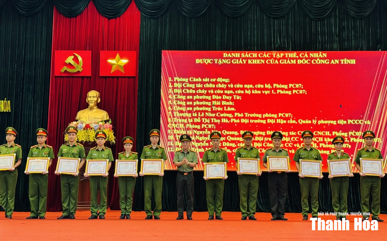 Biểu dương, khen thưởng các lực lượng tham gia chữa cháy rừng