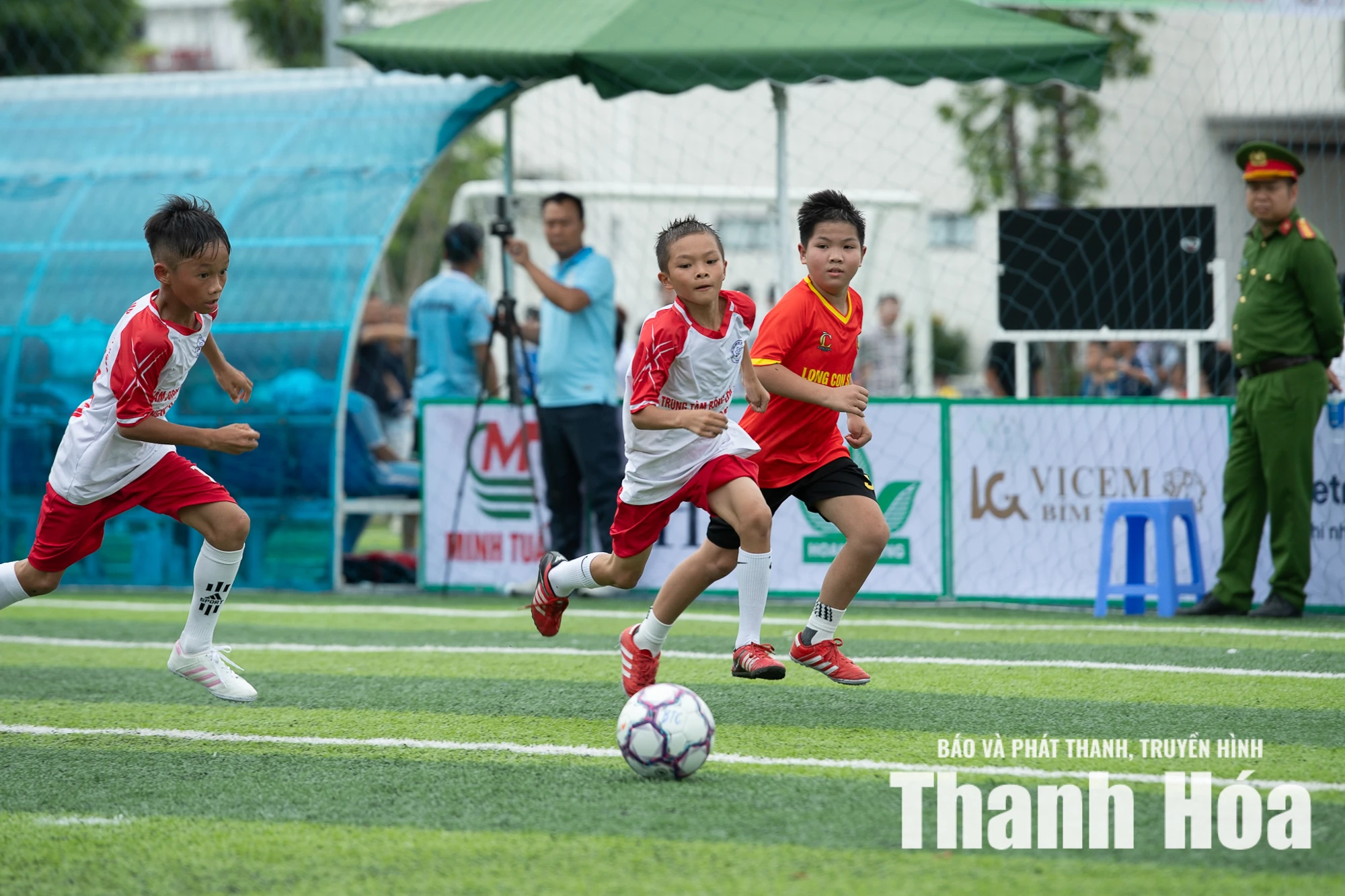 Mãn nhãn những cơn mưa bàn thắng trong ngày khai màn lứa tuổi U10