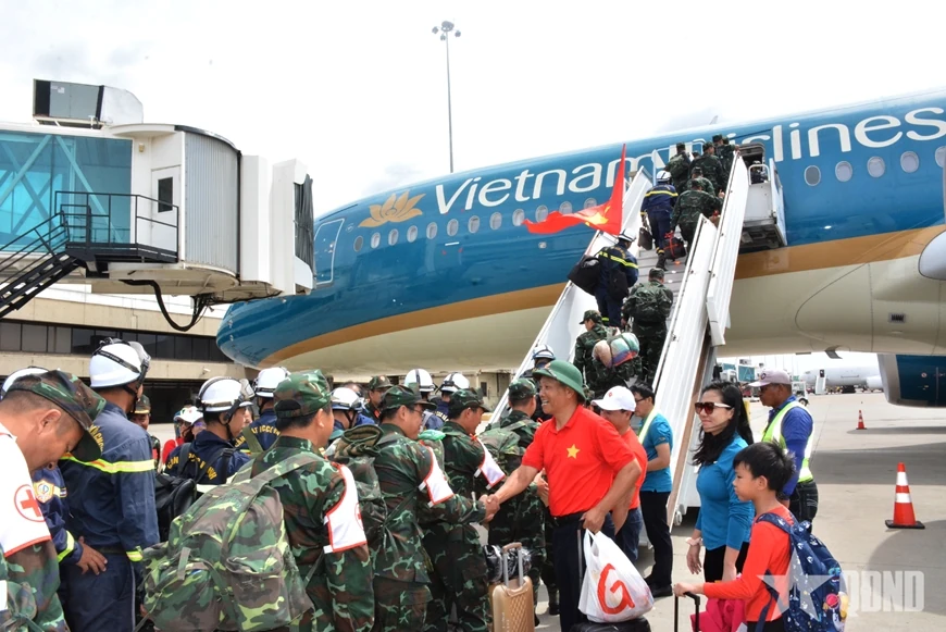 Nhiều tập thể, cá nhân được khen thưởng trong thực hiện nhiệm vụ khắc phục hậu quả thảm họa động đất tại Venezuela