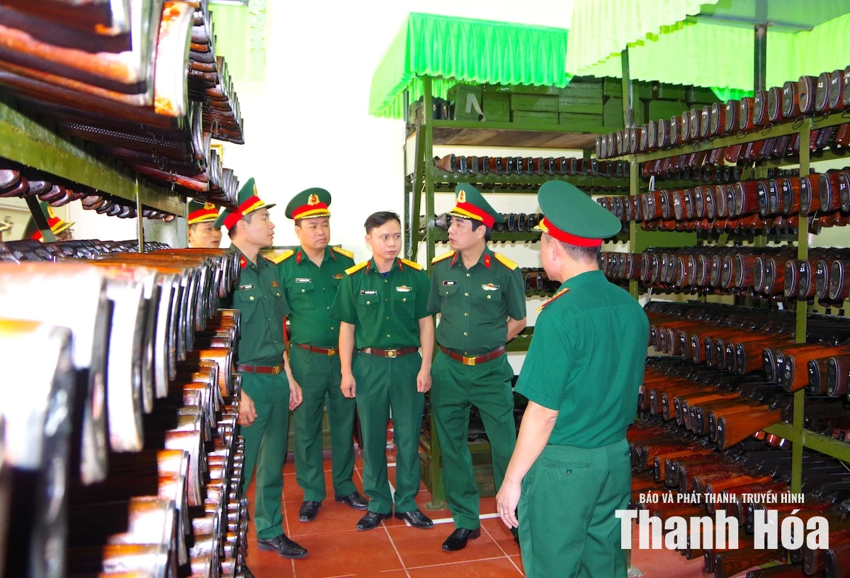 Chỉ huy trưởng Bộ CHQS tỉnh kiểm tra Ban Chỉ huy Phòng thủ khu vực 1 - Triệu Sơn