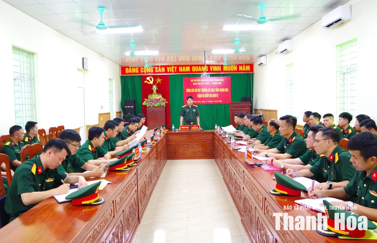Chỉ huy trưởng Bộ CHQS tỉnh kiểm tra Ban Chỉ huy Phòng thủ khu vực 1 - Triệu Sơn