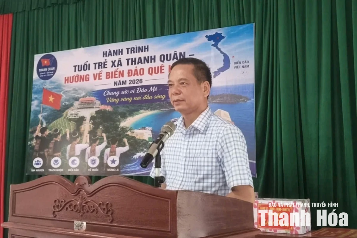 Xã Thanh Quân thăm, tặng quà cán bộ, chiến sĩ Tiểu đoàn Hỗn hợp Đảo Mê