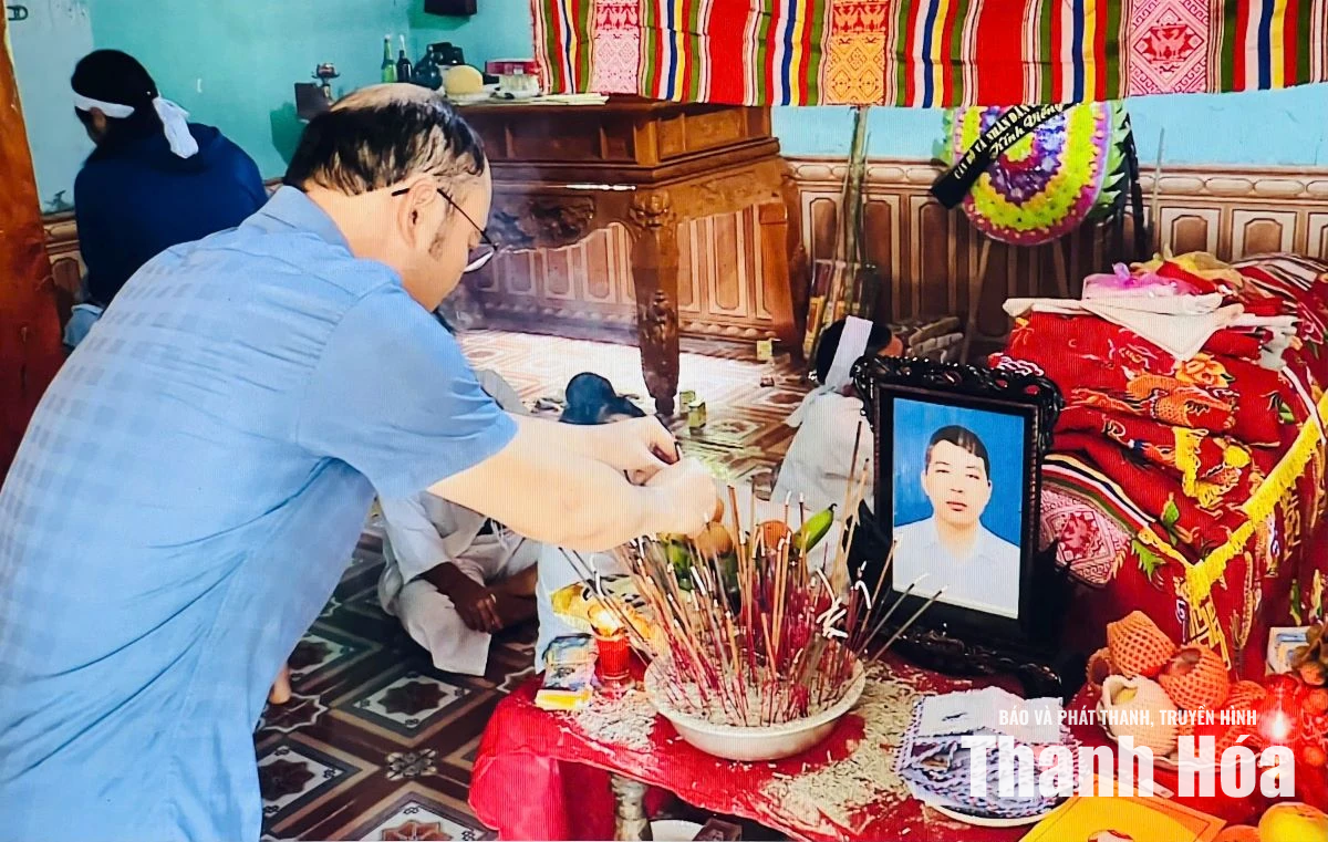 Phó Chủ tịch UBND tỉnh Cao Văn Cường viếng các nạn nhân tử vong do tai nạn lao động