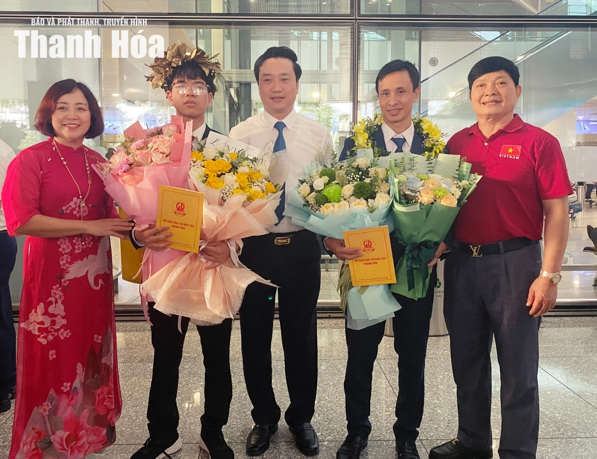 Đón học sinh Thanh Hóa đoạt Huy chương Bạc Olympic Vật lý quốc tế