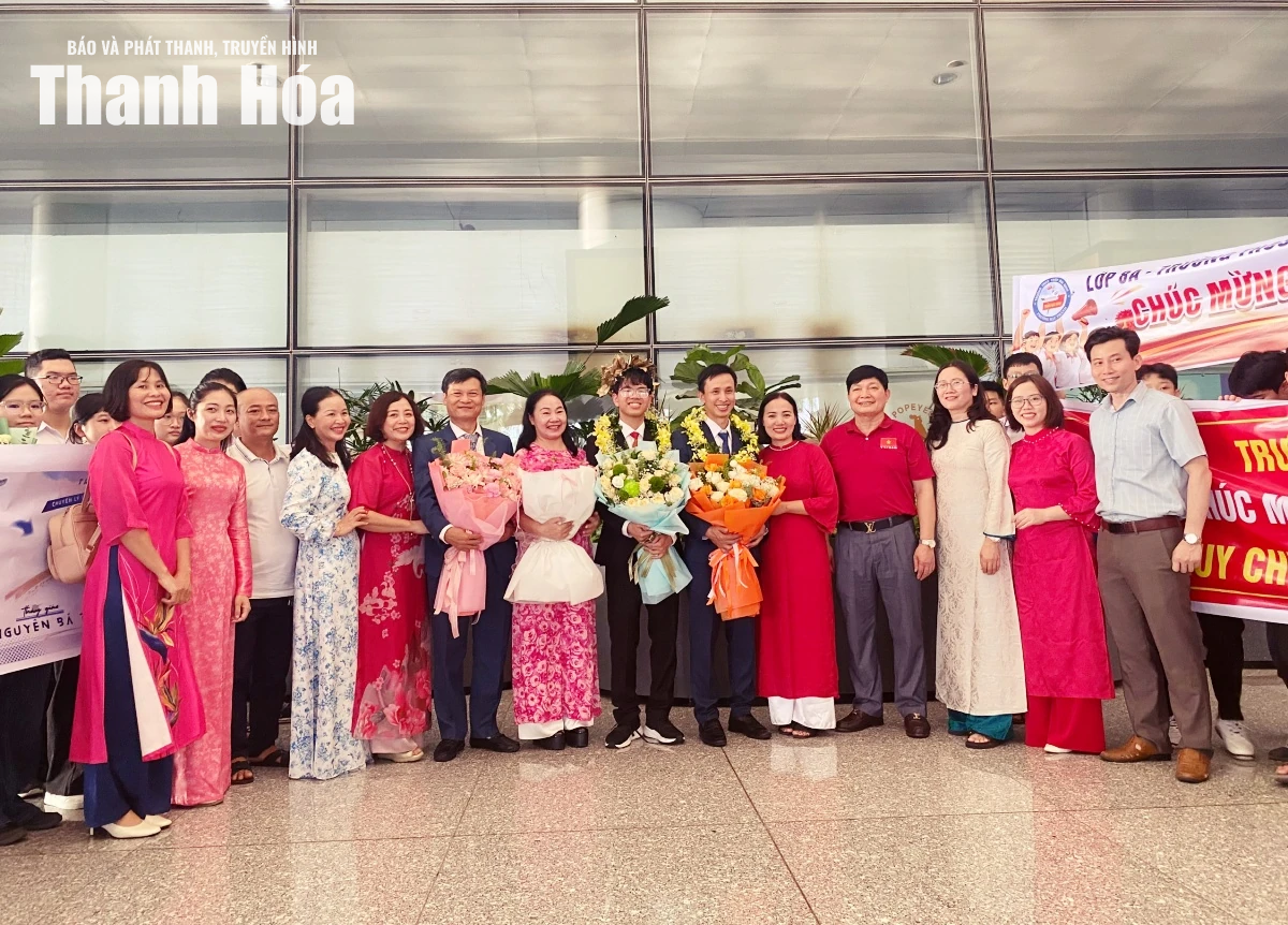 Đón học sinh Thanh Hóa đoạt Huy chương Bạc Olympic Vật lý quốc tế